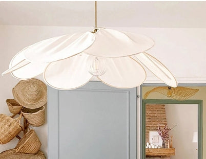 Stylish Flower-Shaped Pendant Lamp - Petalume