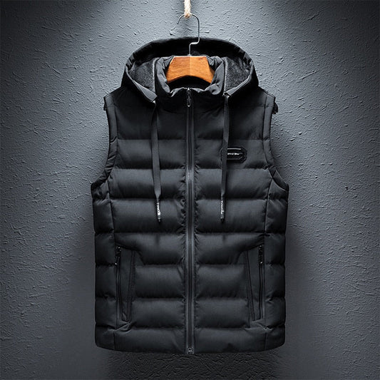 Schwarze Steppweste mit Kapuze, Reißverschluss, Herrenmode, Winterbekleidung, warm, stilvoll.
