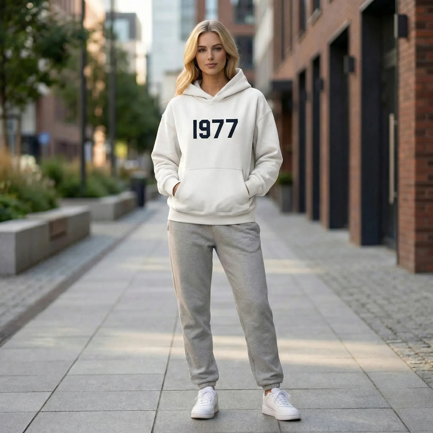 Streetwear Hoodie With Raglan Sleeves - Robin