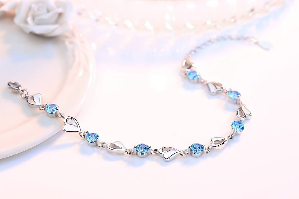 Silver Heart-Shaped Bracelet - Eloria