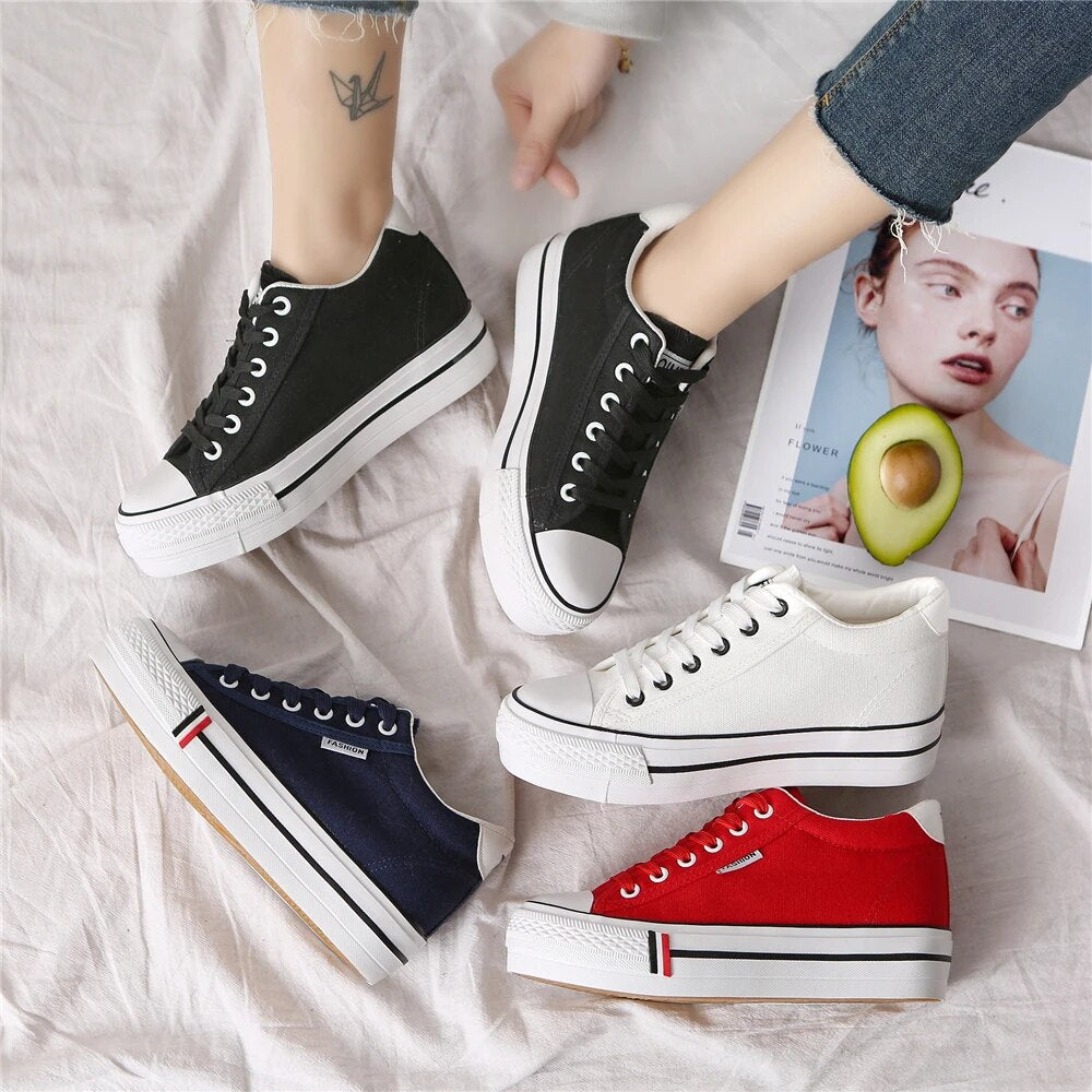 Stylish women's canvas sneakers with platform sole – Leonie
