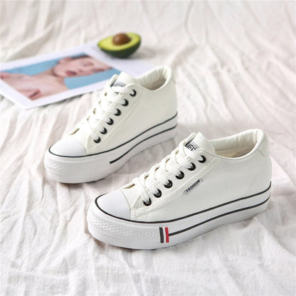 Stylish women's canvas sneakers with platform sole – Leonie