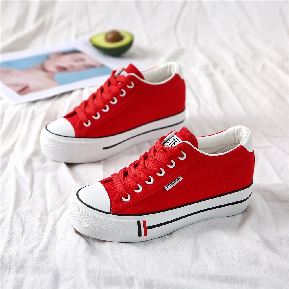 Stylish women's canvas sneakers with platform sole – Leonie