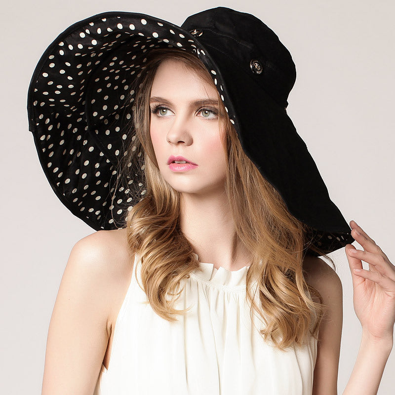 Lightweight, sun-resistant women's beach hat with a wide brim – Cleofa