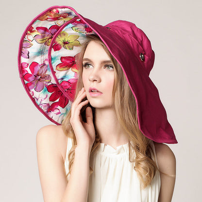 Lightweight, sun-resistant women's beach hat with a wide brim – Cleofa