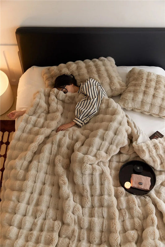 The Plush Blanket Everyone Is Talking About! - WarmWool