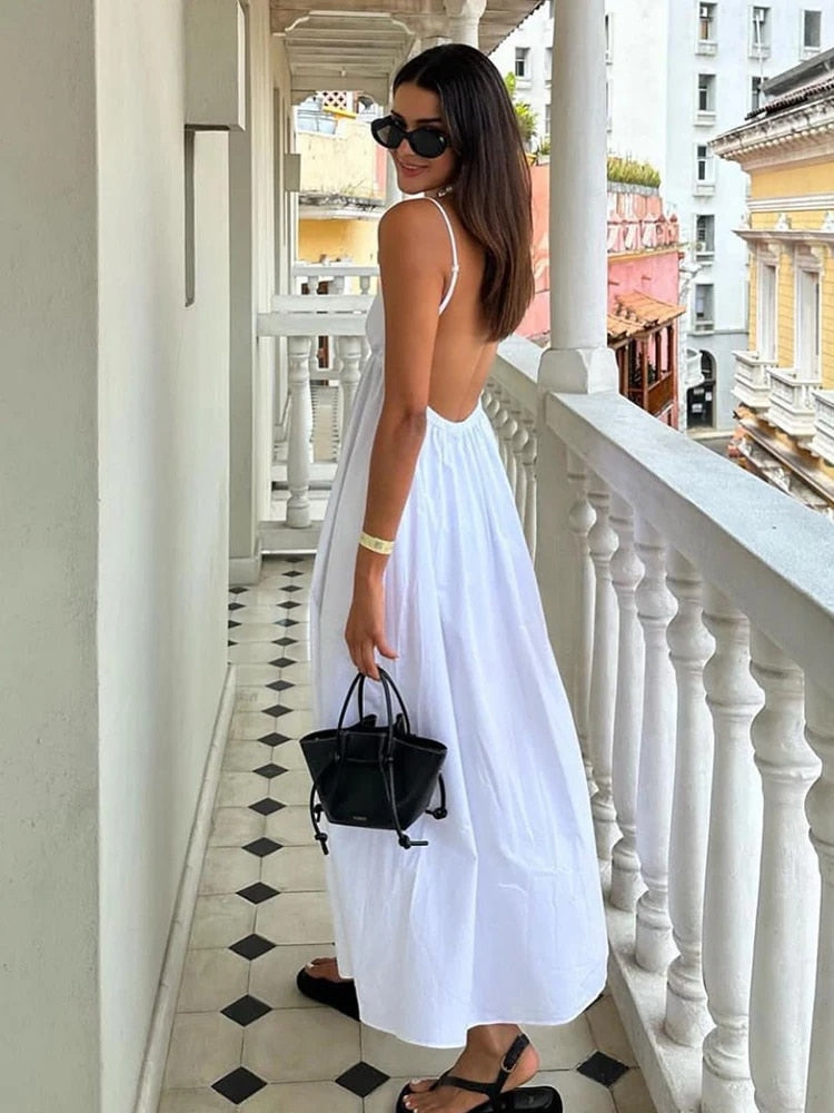 Maxi dress with deep V-neck and open back – Alessa