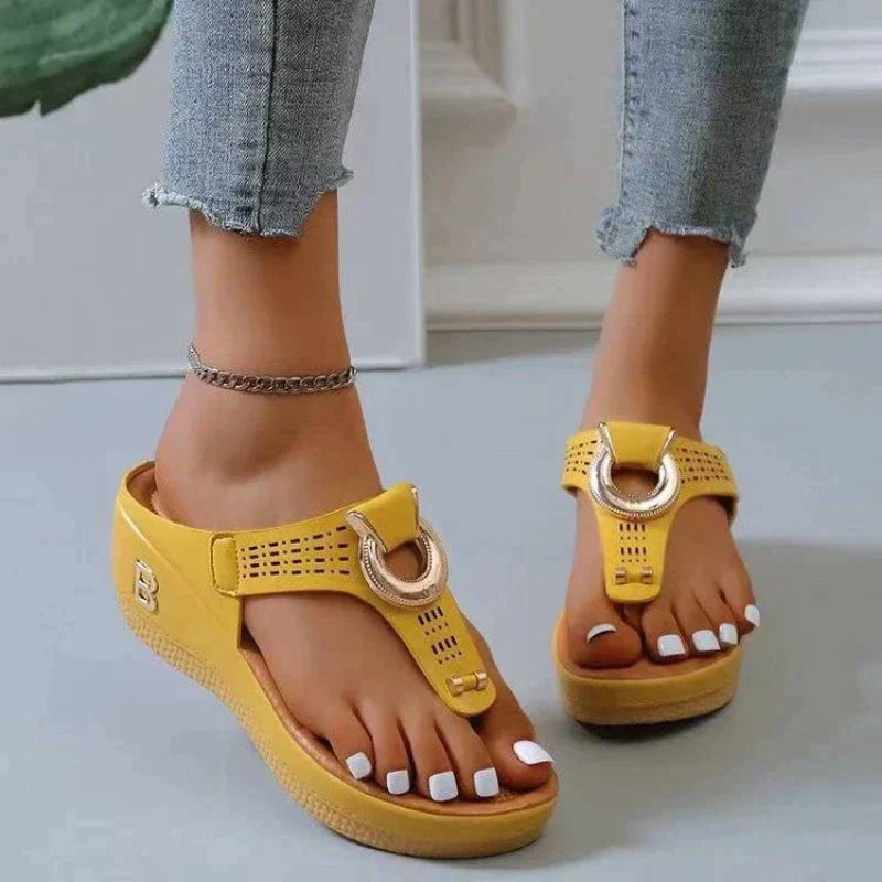 Comfortable women's sandals with a supportive fit – Talia