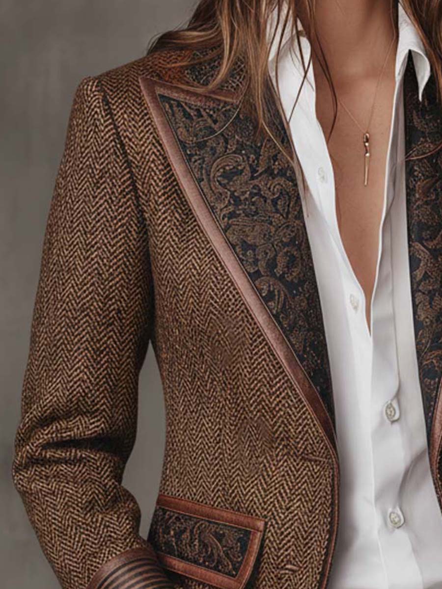 Close-up of the paisley-patterned lapel with leather-look edging and herringbone fabric 5