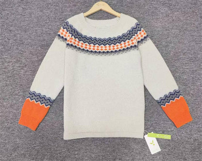 Scandinavian Trendy Sweater with Lively Pattern - NordicChic