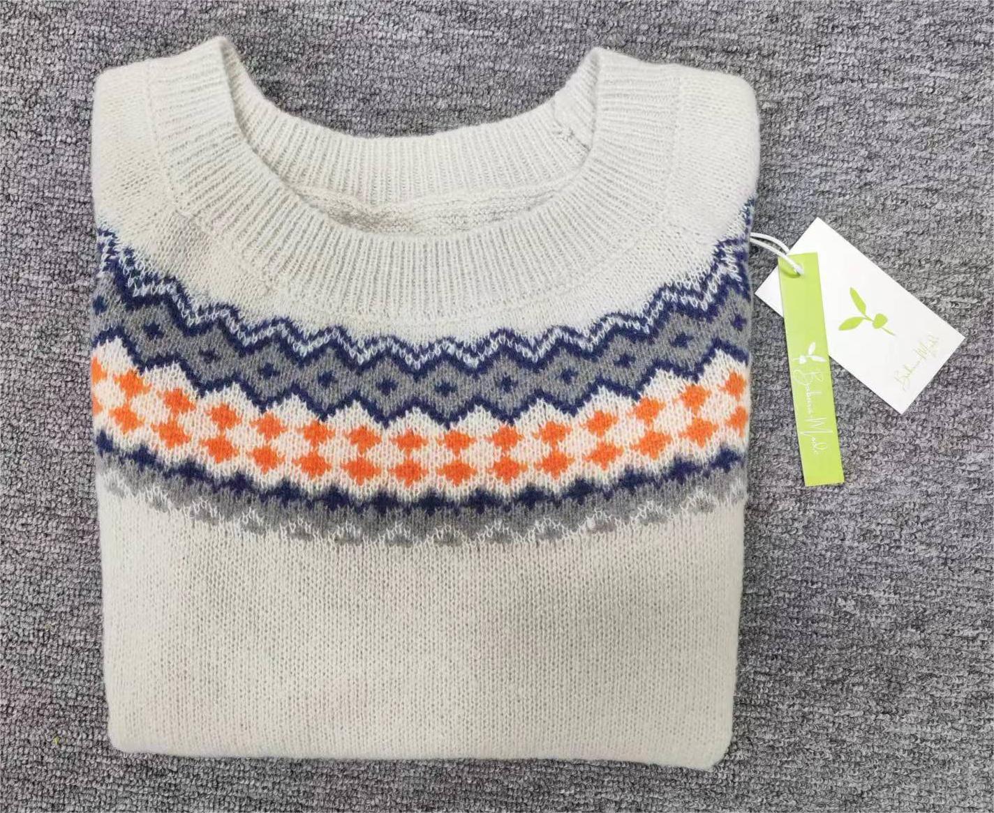 Scandinavian Trendy Sweater with Lively Pattern - NordicChic