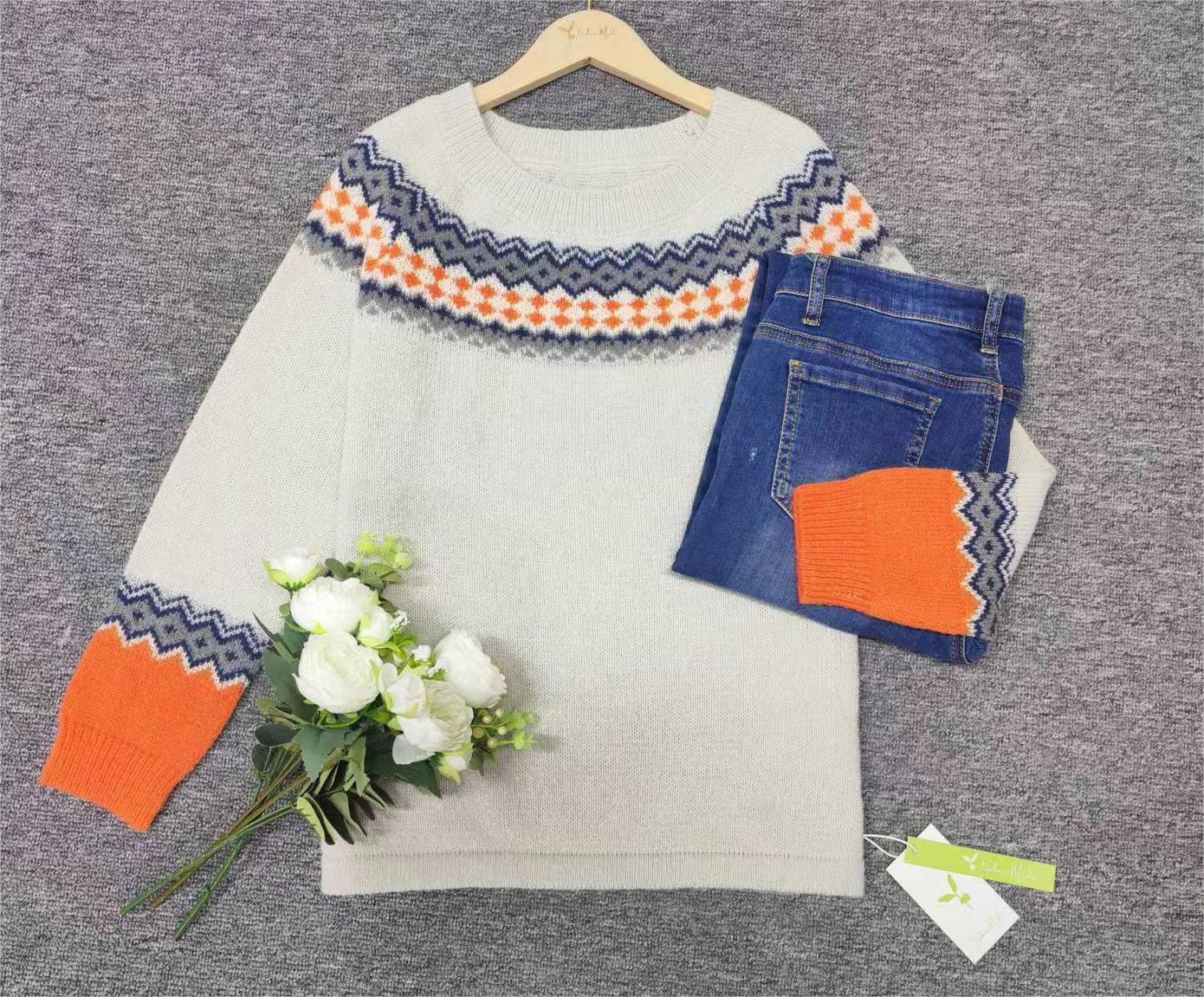 Scandinavian Trendy Sweater with Lively Pattern - NordicChic