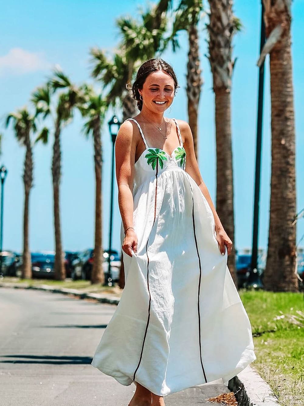 Trendy strappy dress with tropical palm print – Estelle