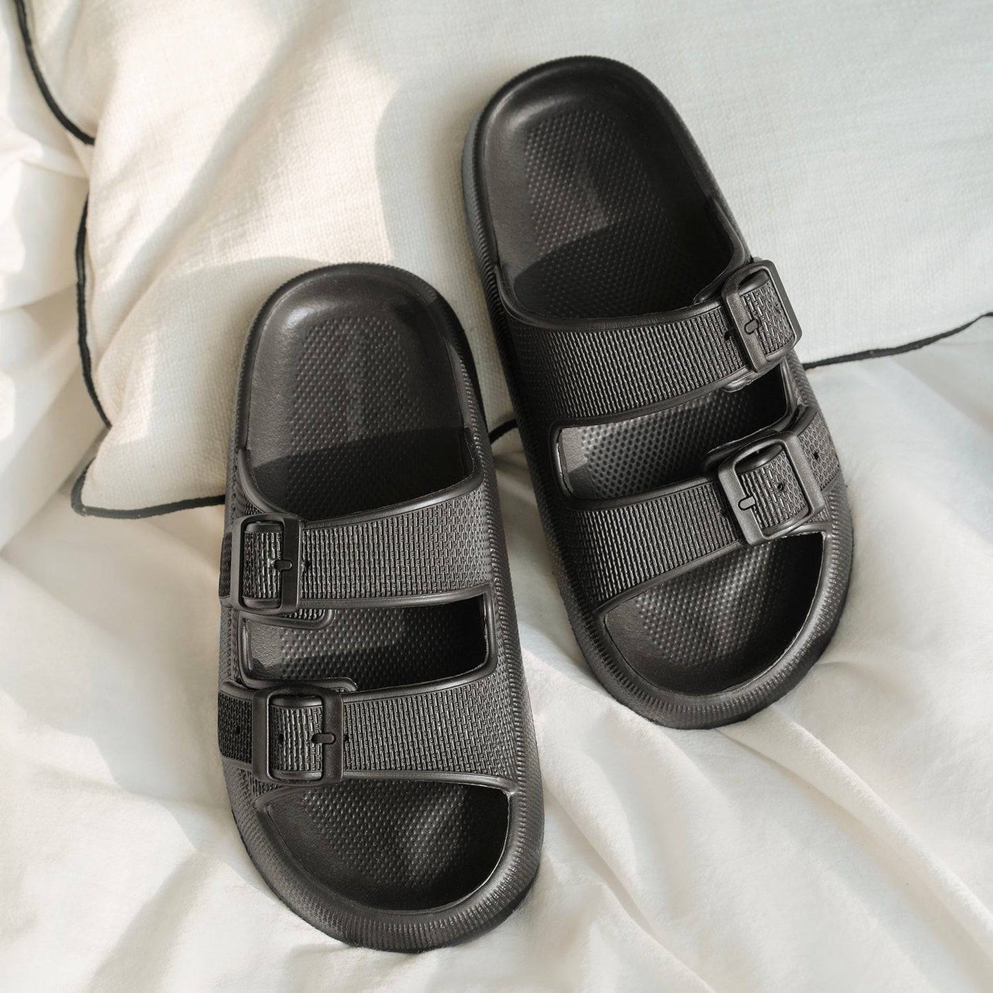 Comfortable pillow slides with a soft sole – Livia