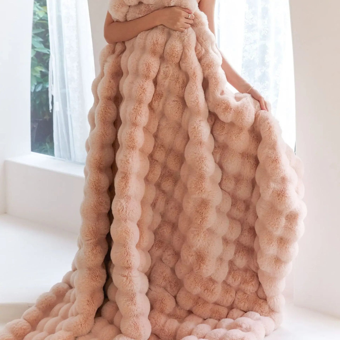 The Plush Blanket Everyone Is Talking About! - WarmWool