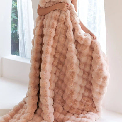 The Plush Blanket Everyone Is Talking About! - WarmWool