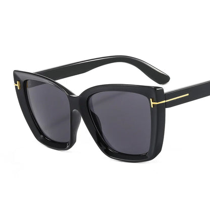 Stylish cat-eye sunglasses with UV protection and gradient - VueLuxe