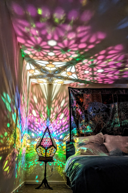 Glass-In-Leaded Style LED Table Lamp - LumiAura