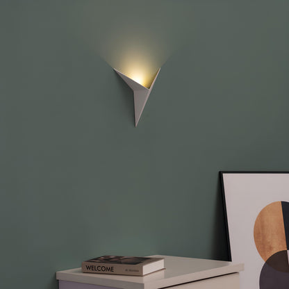 Modern Triangular Wall Lamp - TrigoLux