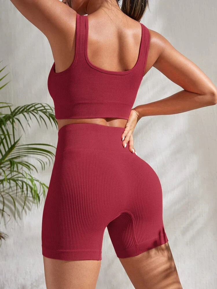 Two-piece women's fitness set with shorts & sports top – Sienna