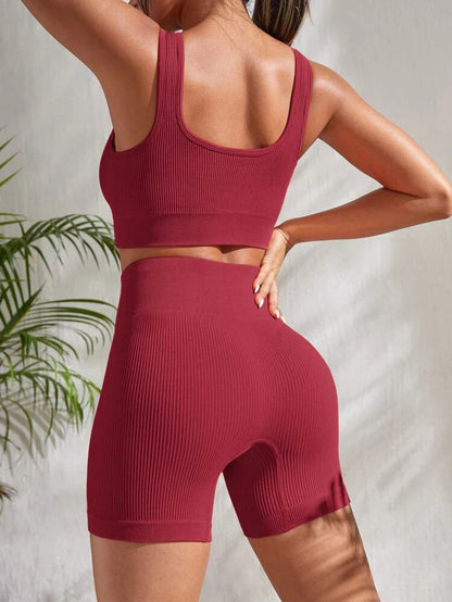 Two-piece women's fitness set with shorts & sports top – Sienna