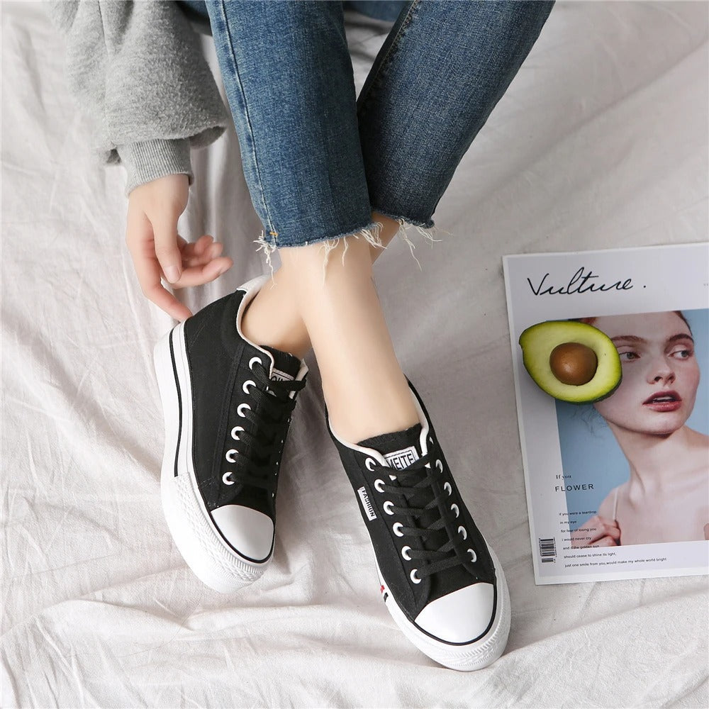 Stylish women's canvas sneakers with platform sole – Leonie