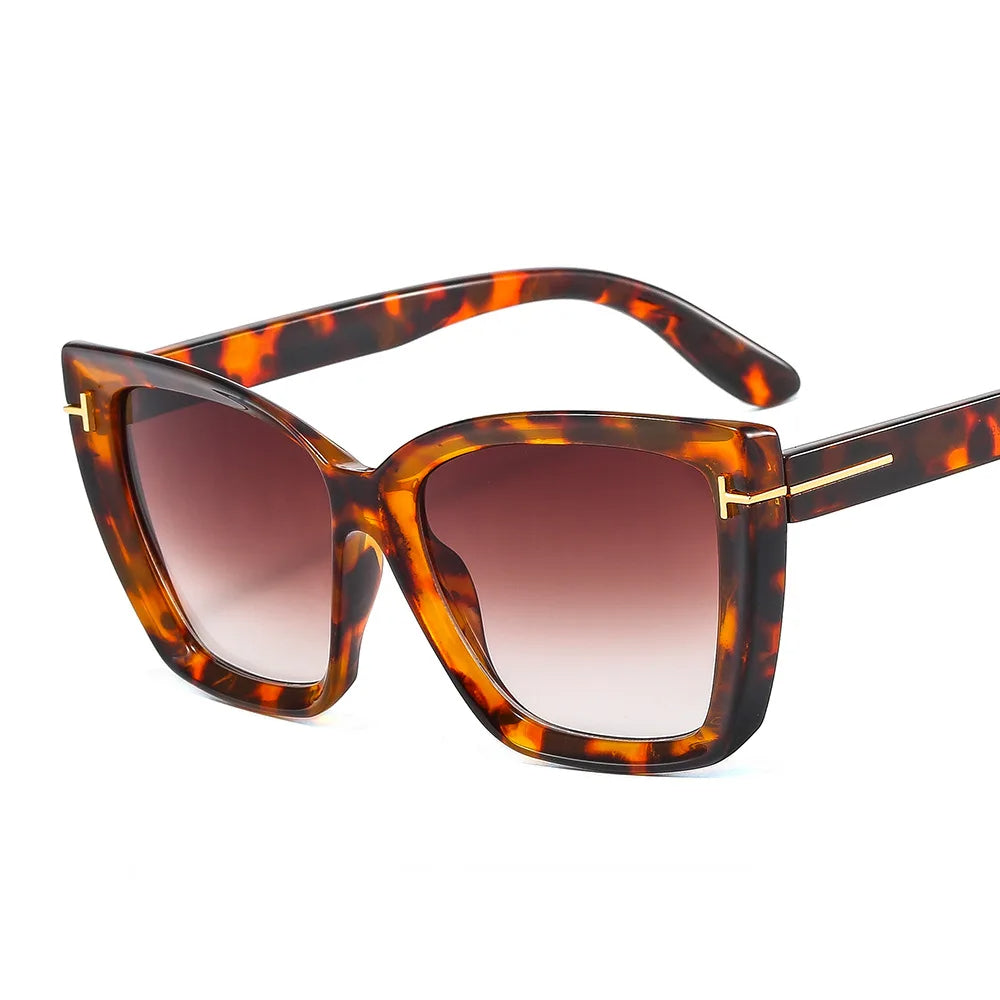 Stylish cat-eye sunglasses with UV protection and gradient - VueLuxe