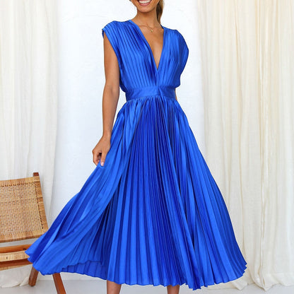 Autumnal flowing maxi dress with plissé pleats and V-neck – Noelle