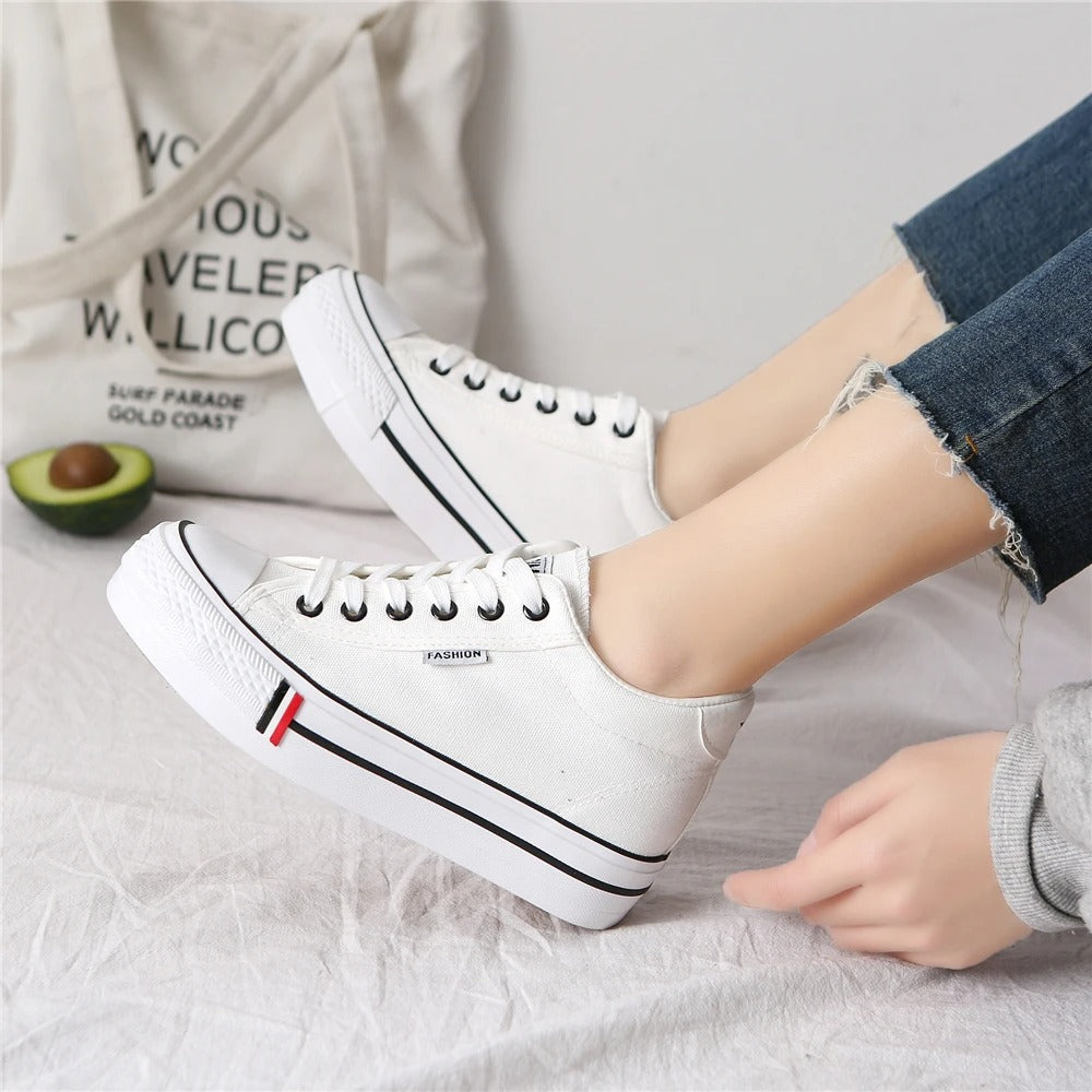 Stylish women's canvas sneakers with platform sole – Leonie