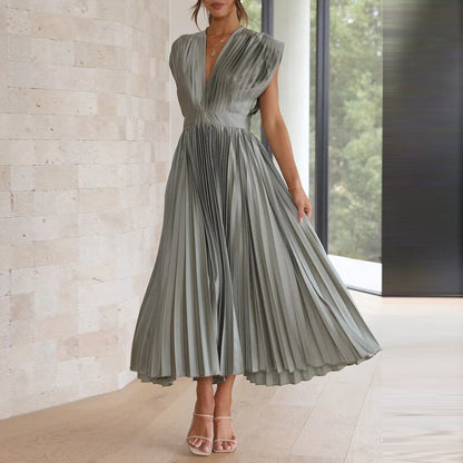 Autumnal flowing maxi dress with plissé pleats and V-neck – Noelle