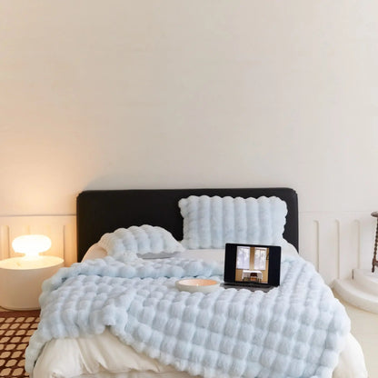 The Plush Blanket Everyone Is Talking About! - WarmWool