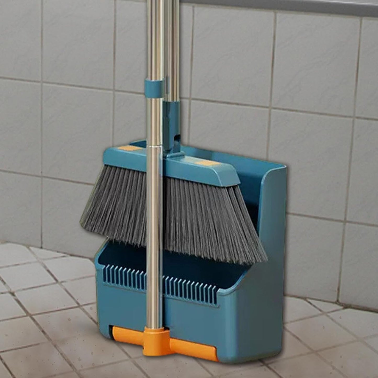 Large broom and dustpan set – long handle with a 180° swivelling broom head – Clavira