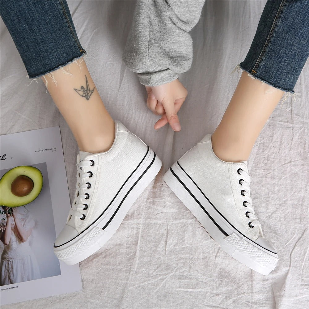 Stylish women's canvas sneakers with platform sole – Leonie
