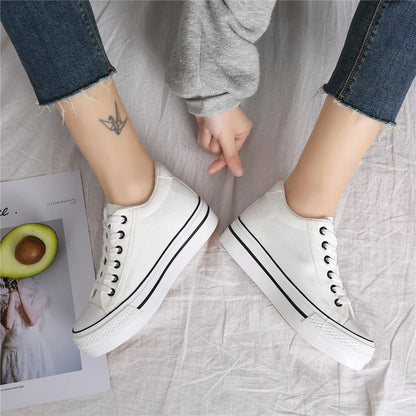 Stylish women's canvas sneakers with platform sole – Leonie