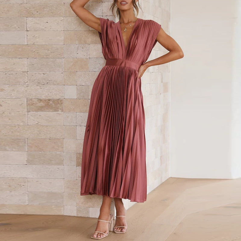 Autumnal flowing maxi dress with plissé pleats and V-neck – Noelle