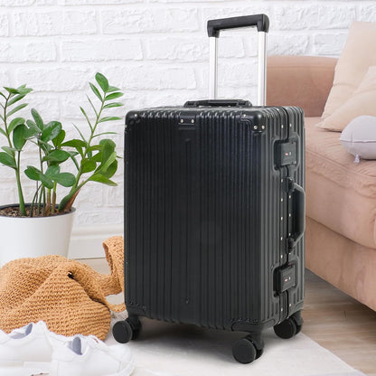 Aluminium-framed hand luggage with TSA lock and quiet wheels