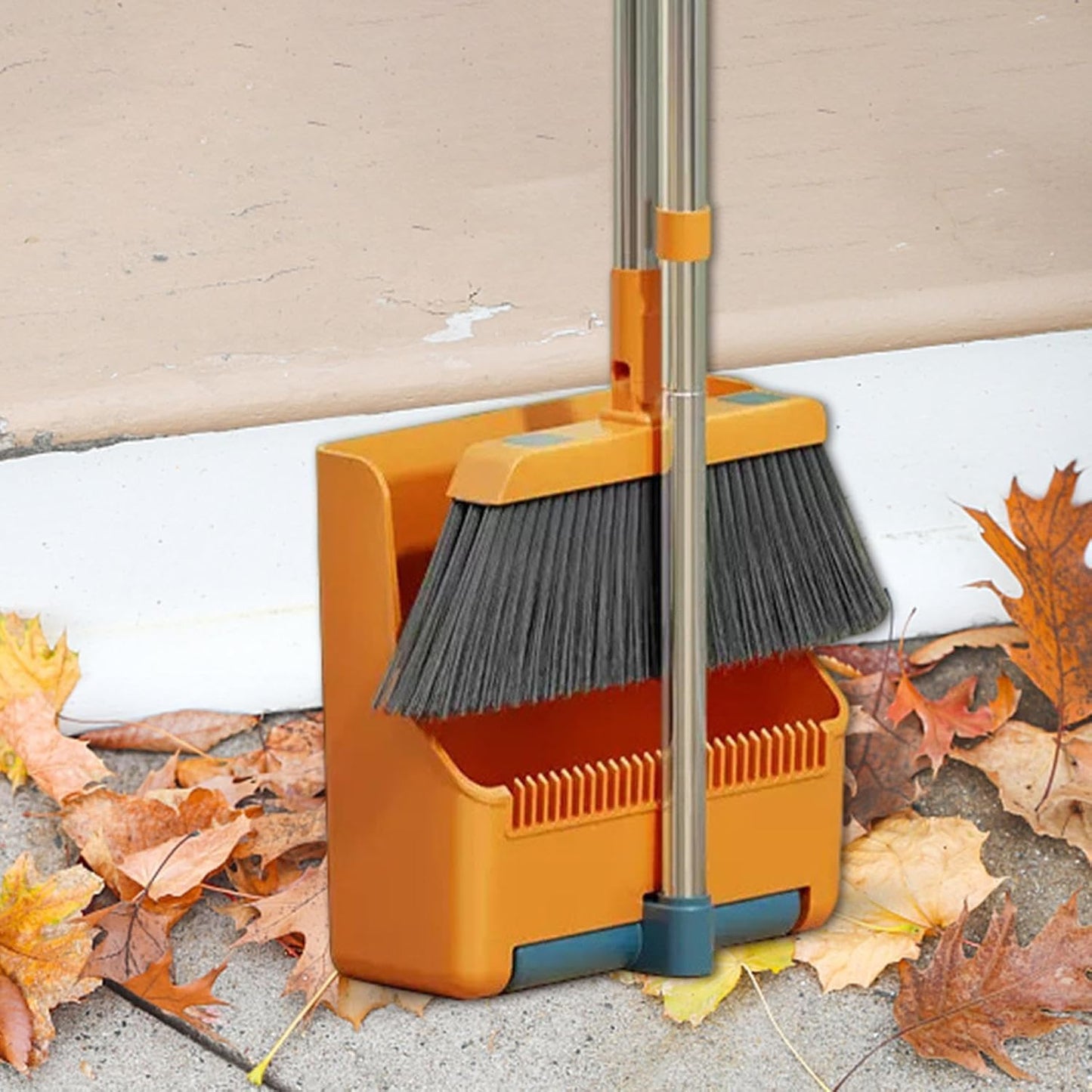 Large broom and dustpan set – long handle with a 180° swivelling broom head – Clavira