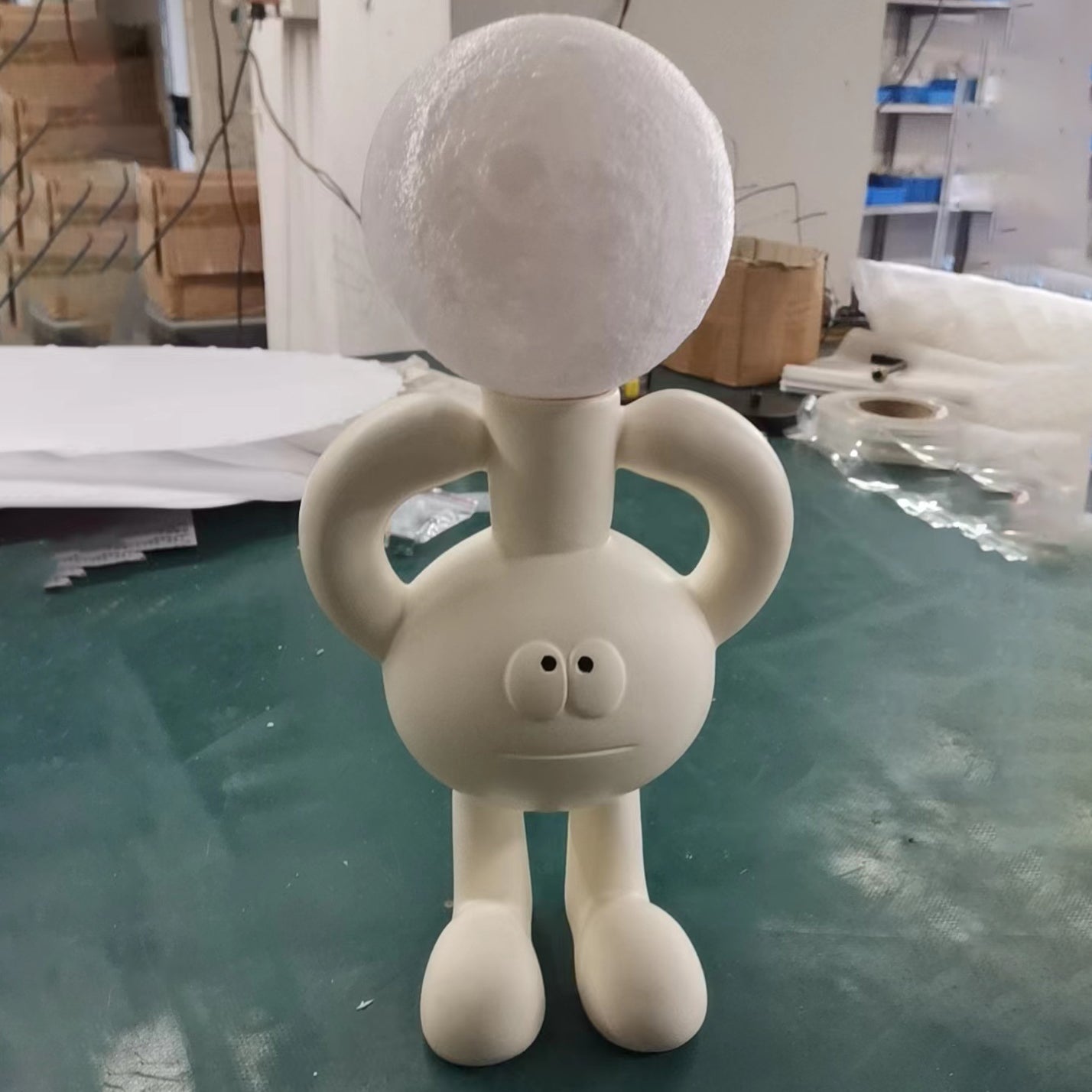 Playful Table Lamp with Glass Sphere - Glombra