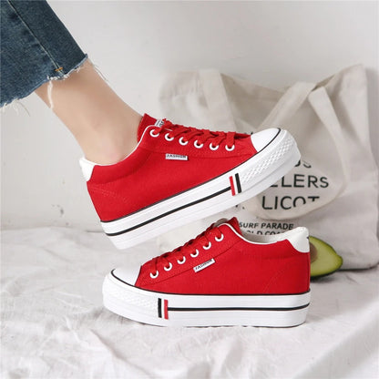Stylish women's canvas sneakers with platform sole – Leonie