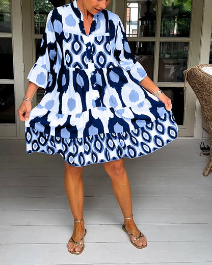 Trendy short-sleeved dress with abstract print & loose fit – Liora
