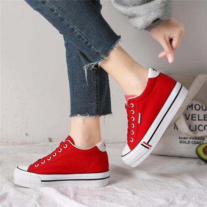 Stylish women's canvas sneakers with platform sole – Leonie