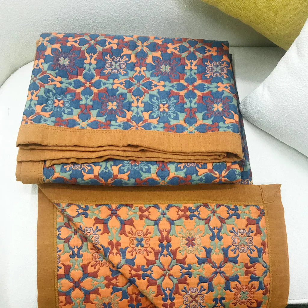 Cotton quilt with blue pattern – Florencia