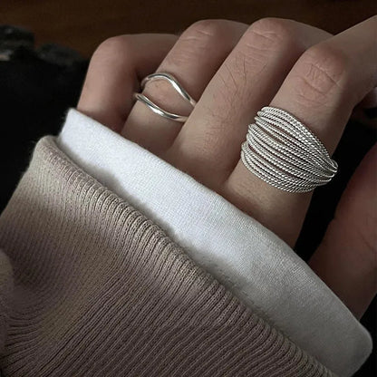Adjustable Silver Ring with Vintage Detail – Seléna