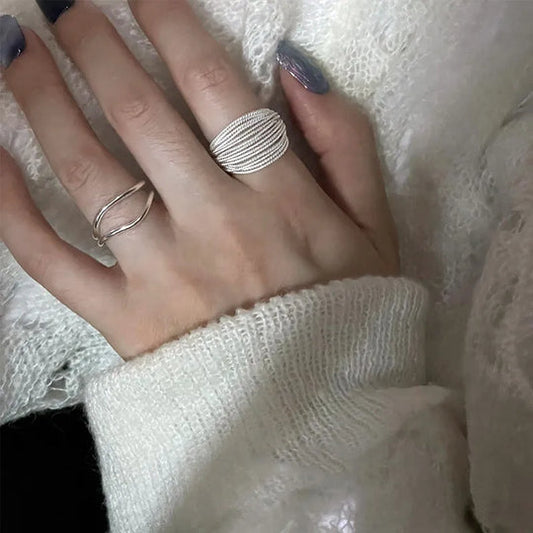Adjustable Silver Ring with Vintage Detail – Seléna
