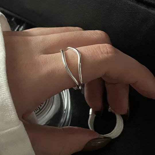 Adjustable Silver Ring with Vintage Detail – Seléna