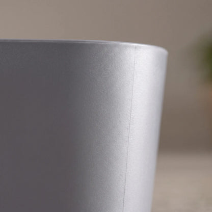 Close-up of the grey plastic basin wall, showing its smooth matt finish and a fine vertical seam line. 3