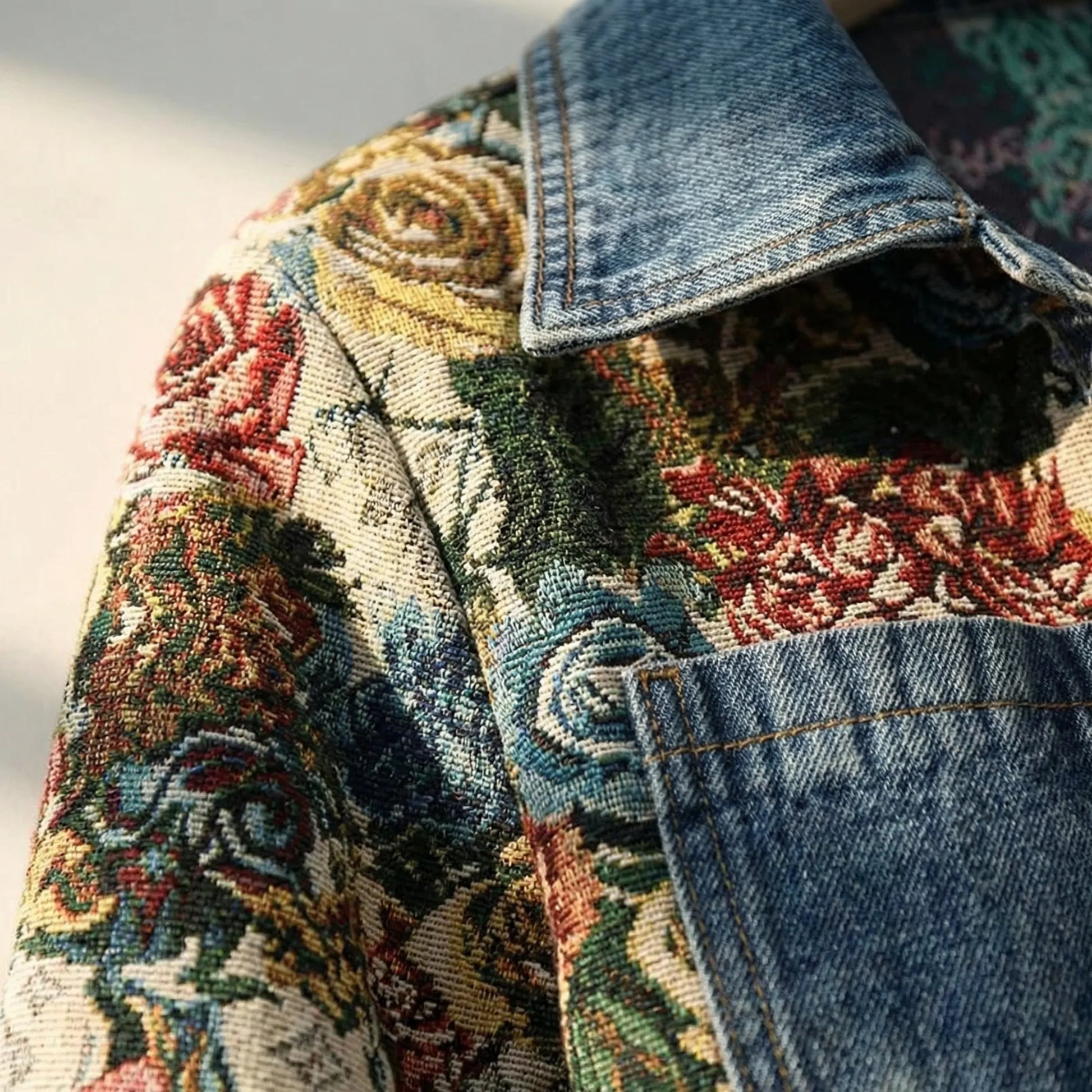 Cropped Denim Jacket With Print - Joelina