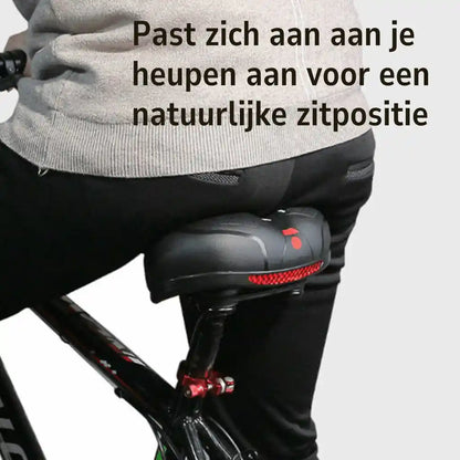 Rider in dark trousers seated on the saddle, seen from behind, showing the red reflective strip and how it sits under the hips. 6