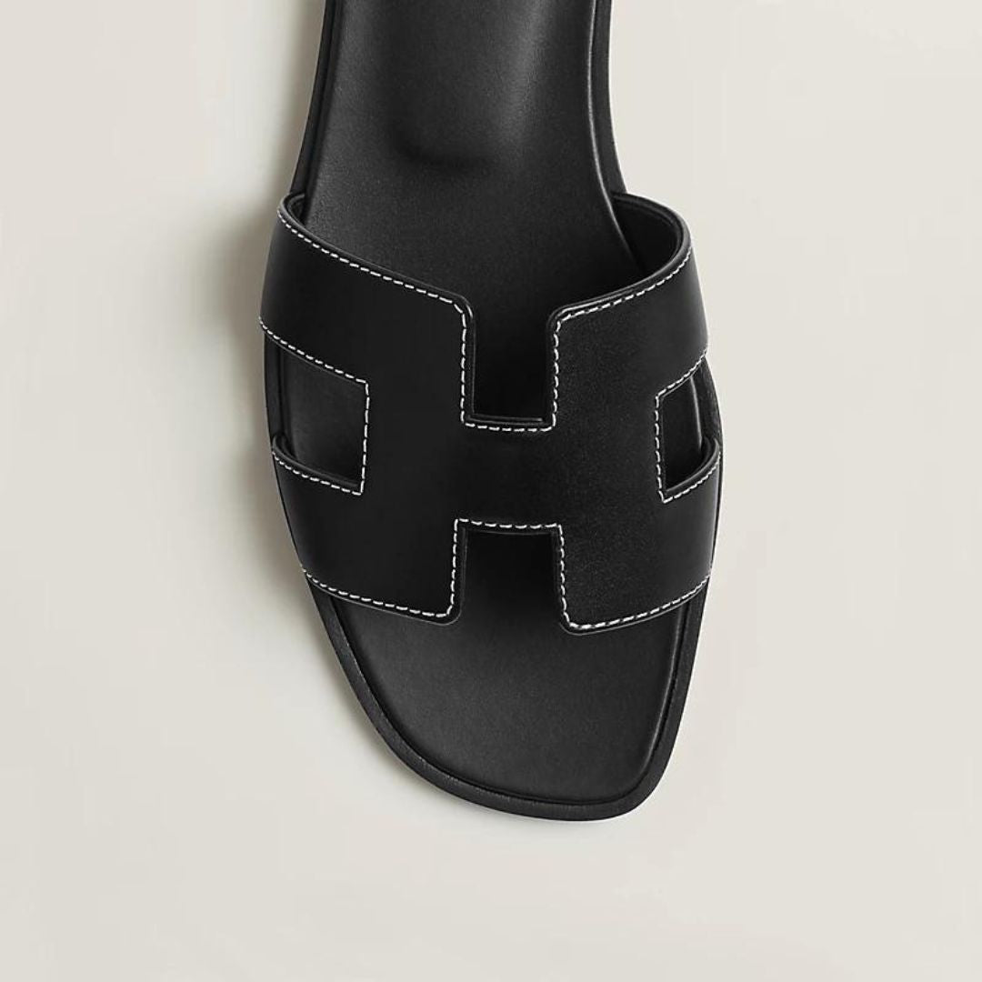 Flat Sandals With Cut-Out Strap Design - Diana