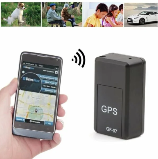 Hand holding a smartphone with a map tracking app beside the black tracker, with signal waves and small pictures of a dog, elderly people, children and a car. 3